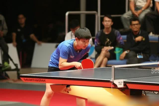 这名女记者 这名女记者