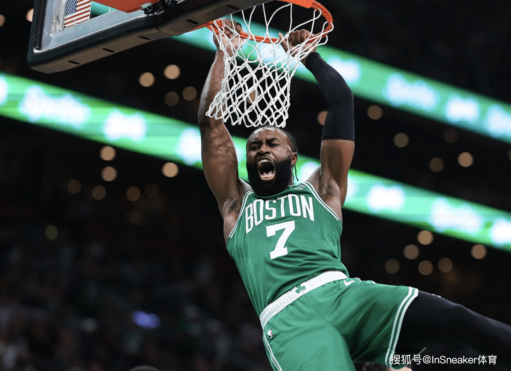 他并不是单 他并不是单